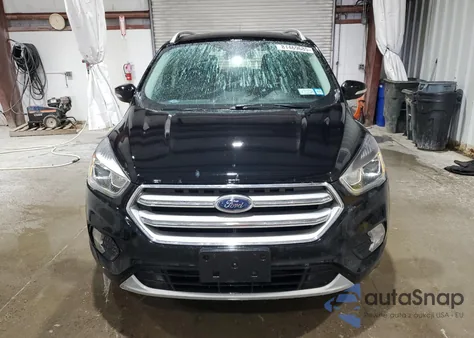 2017 Ford Escape Titanium z USA, uszkodzony, nr VIN 1FMCU9J93HUB62241